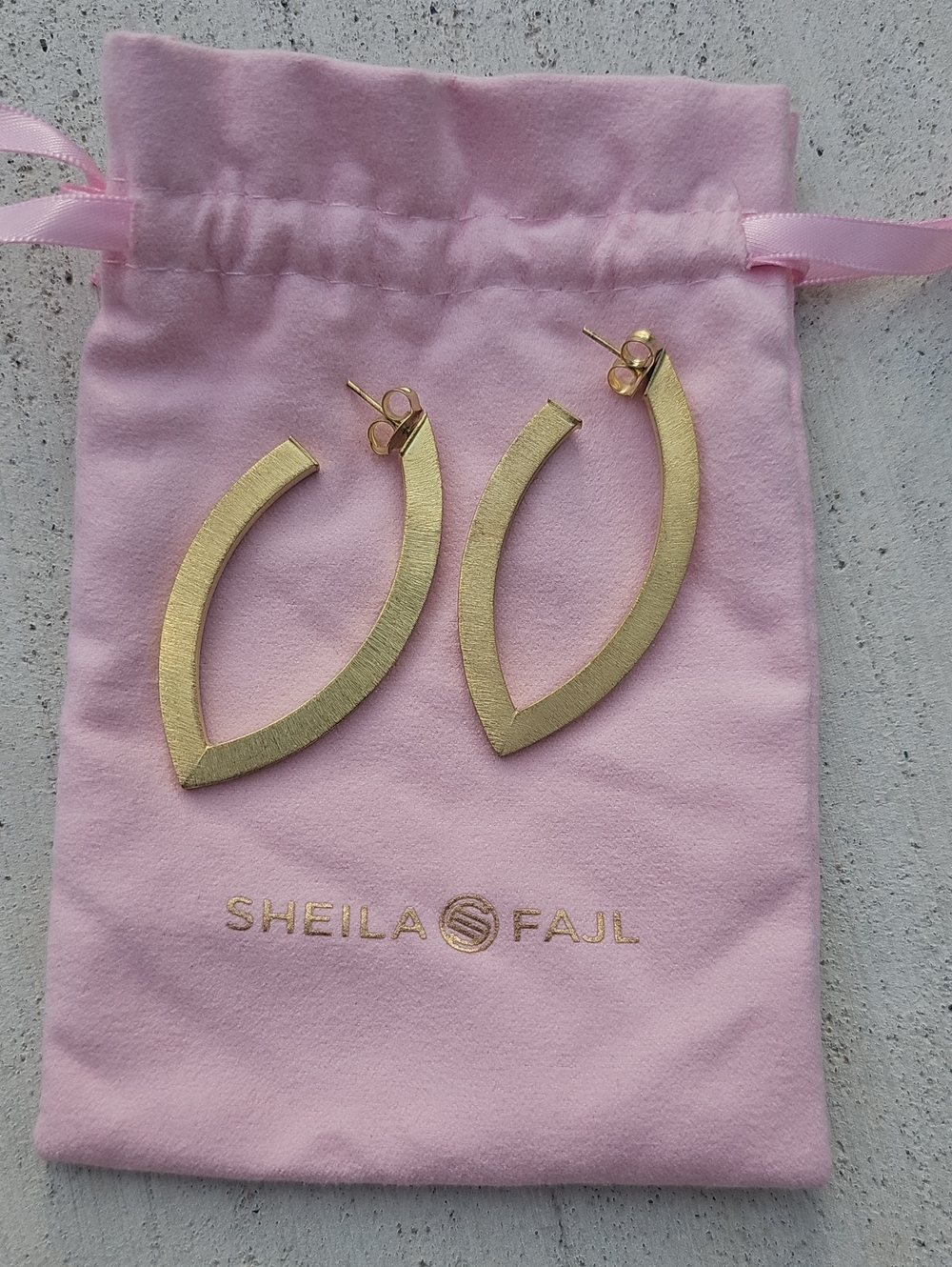 Sheila Fajl Gold Textured Marquise Hoop Earrings With Pink Bag